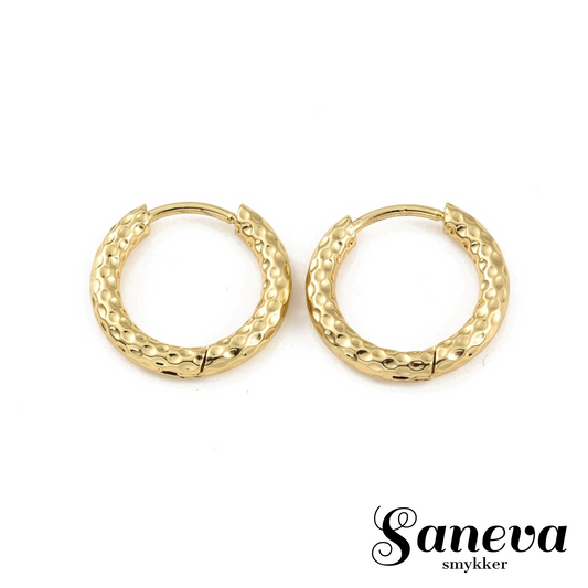 Øreringe hammer. 16,5 x 2,5 mm. 304 rustfrit stål forgyldt med 18 karat guld. Vandfaste.