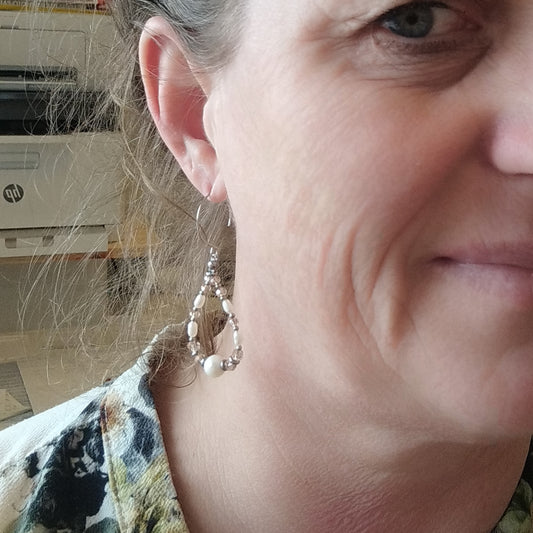 Flowerdrop med ferskvandsperler. 304 stål.