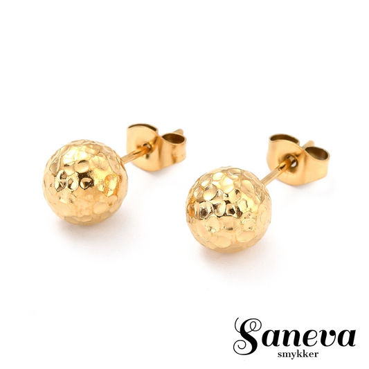 Ørestikkere hamret kugle. 304 stål forgyldt med 18k guld. 8 mm.