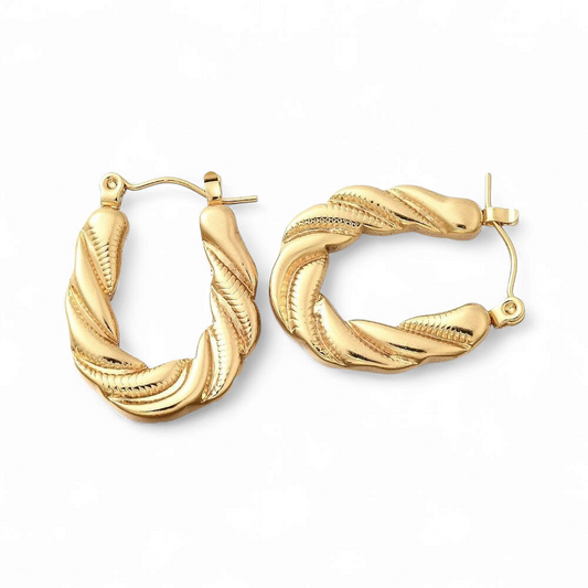 Hoops Camilla. Snoede vandfaste. 304 stål forgyldt med 18k guld.
