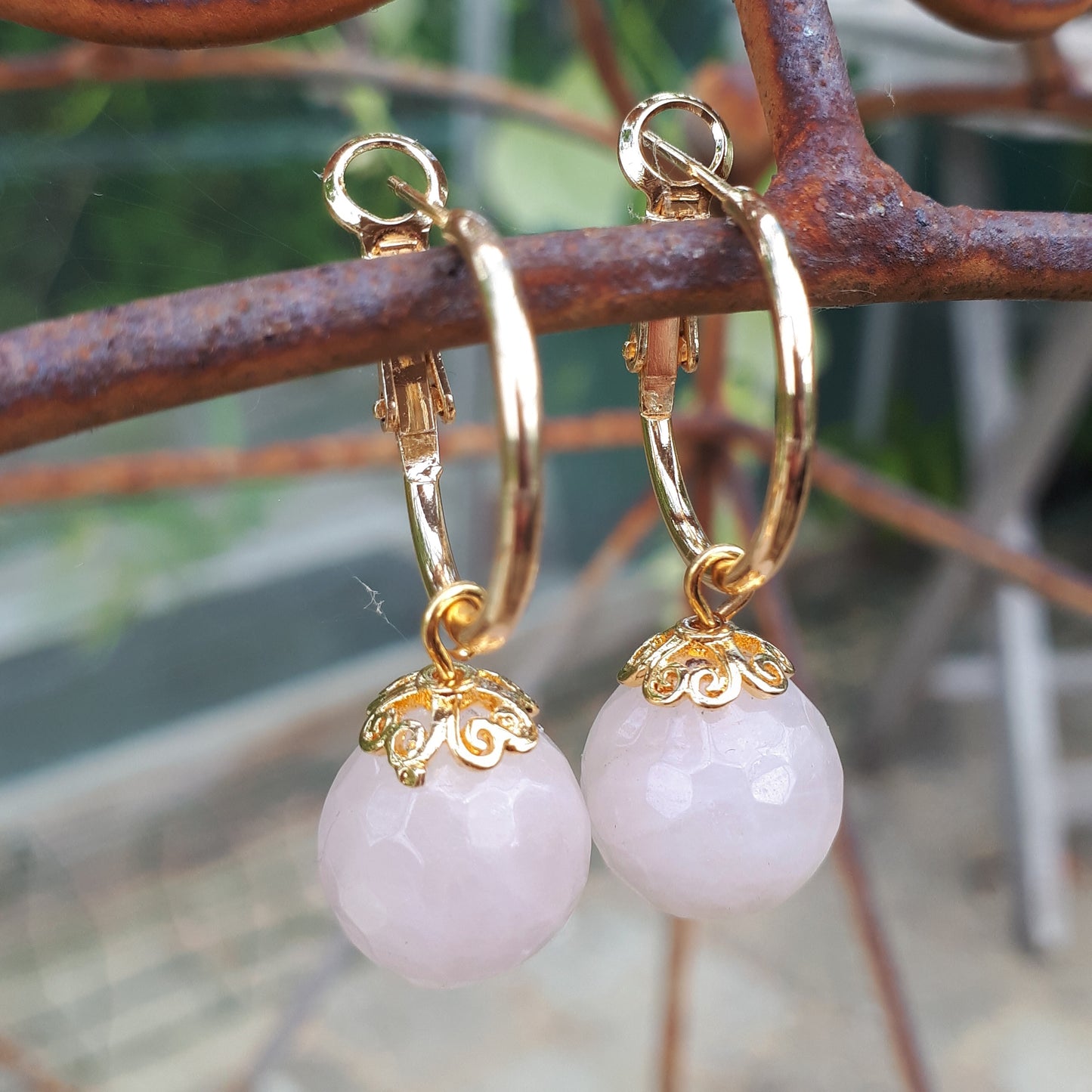 Pia unika hoops 1,8 cm. forgyldte med 18k guld og rosa quartz perler.